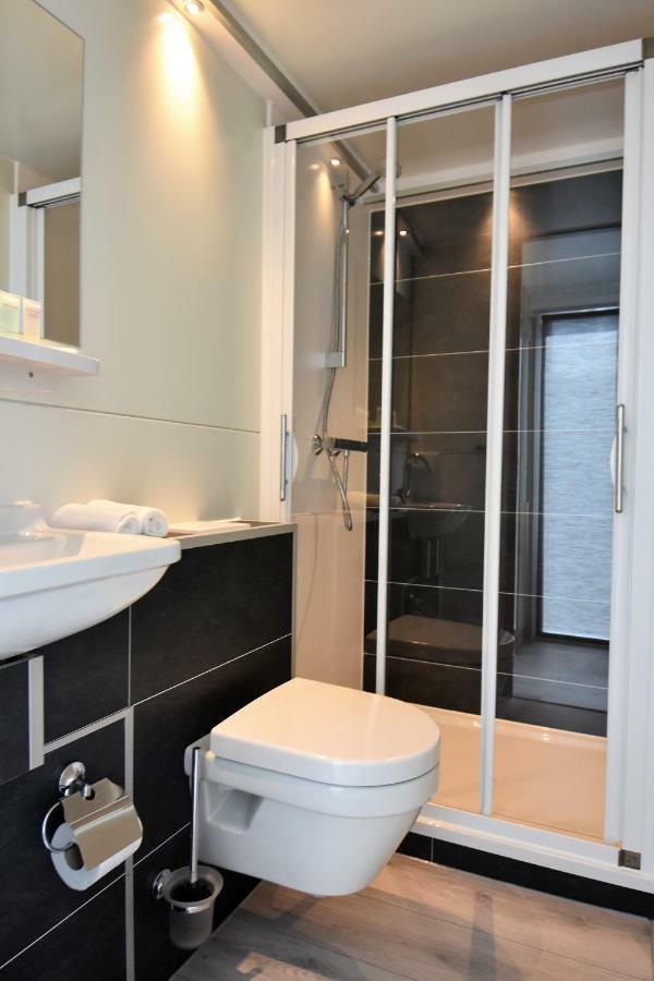 Cosy Floating Boatlodge Athene Maastricht Exterior photo
